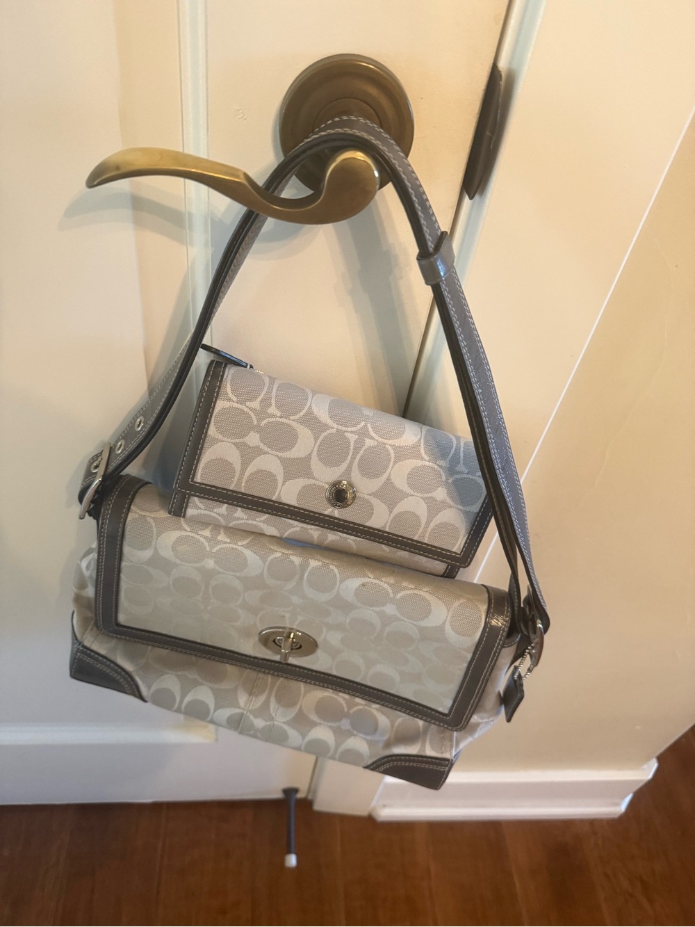 Coach Signature Canvas Shoulder Bag in Chalk/Gray